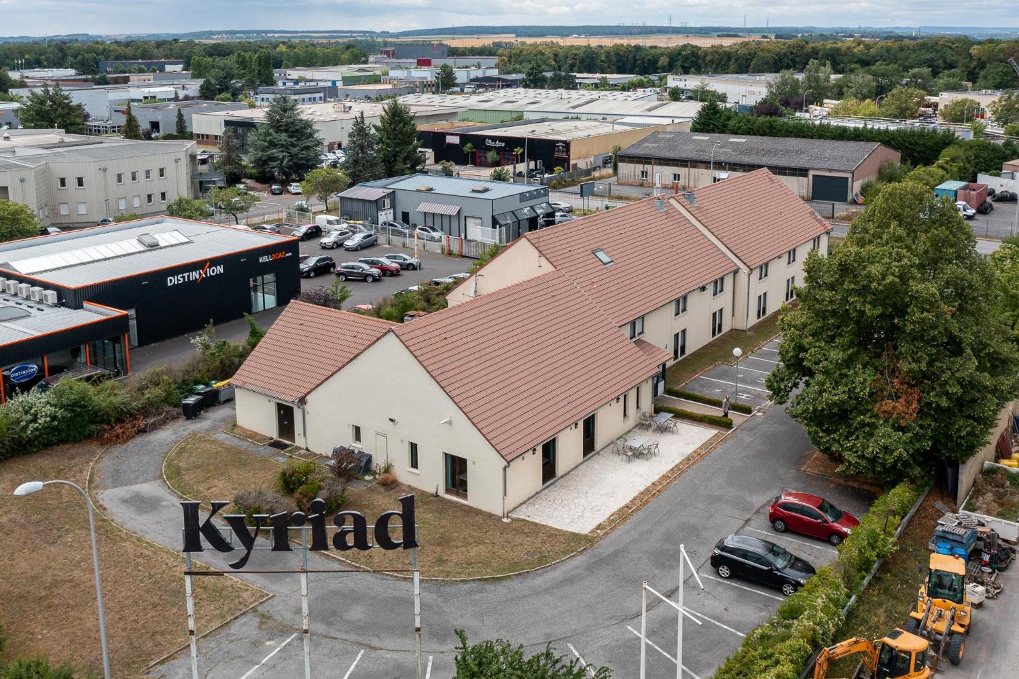 Hotel Kyriad Creil - Chantilly Nord Esterno foto